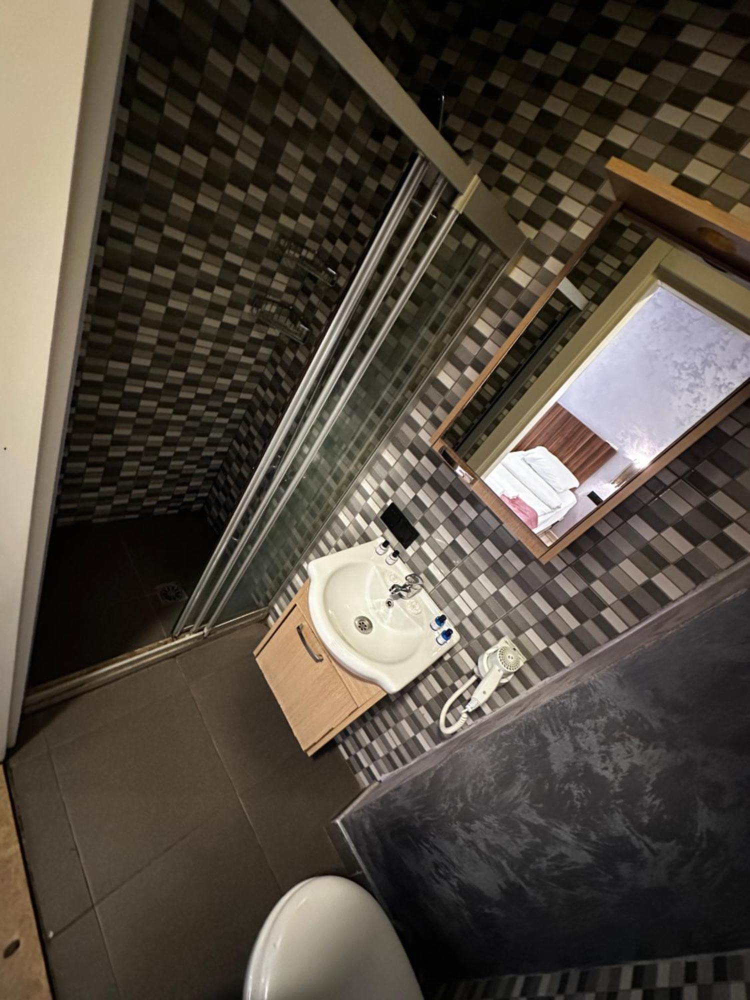 Alyon Hotel