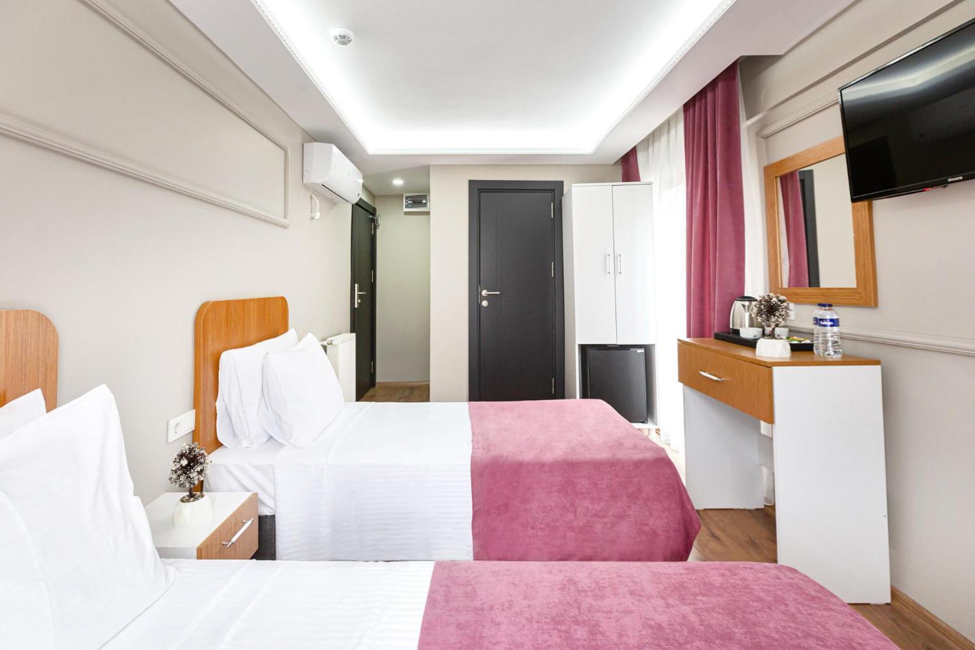 Ria Boutique Hotel 4*