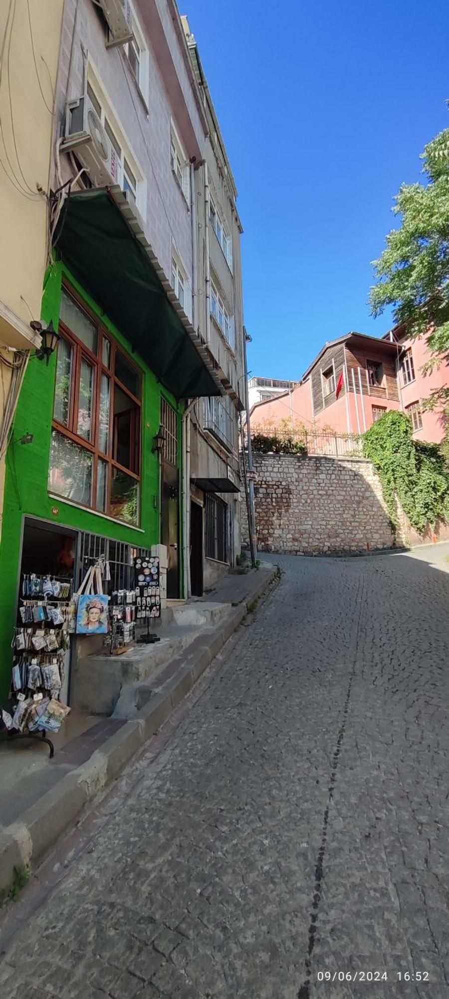 Nur Deniz Manzarali * Istambul