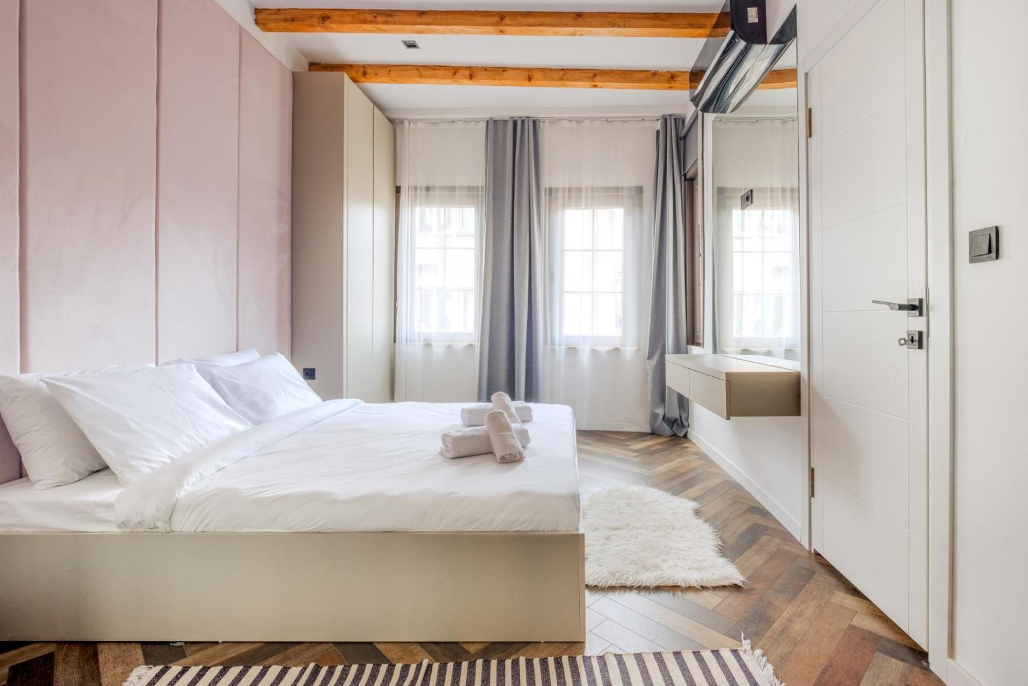 Spacious Modern Flat With Balcony 5 Min To Taksim *