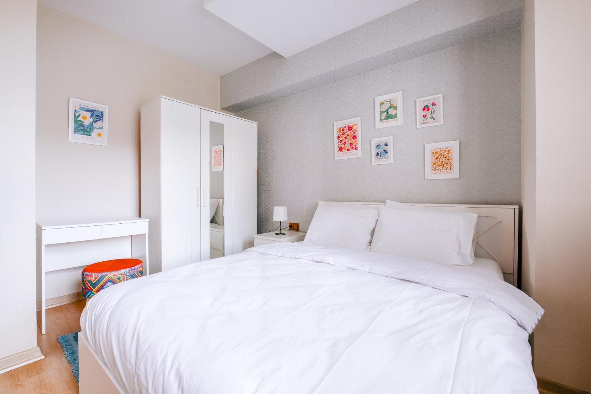 Colorful Flat Near Torium And Beylikduzu Metrobus Istanbul