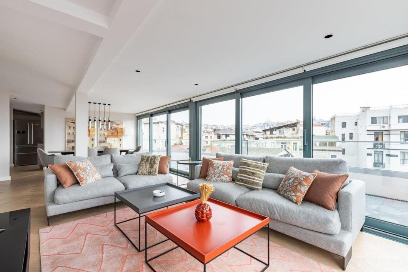 Penthouse Duplex 4br25bath Terrace Views! #258 *