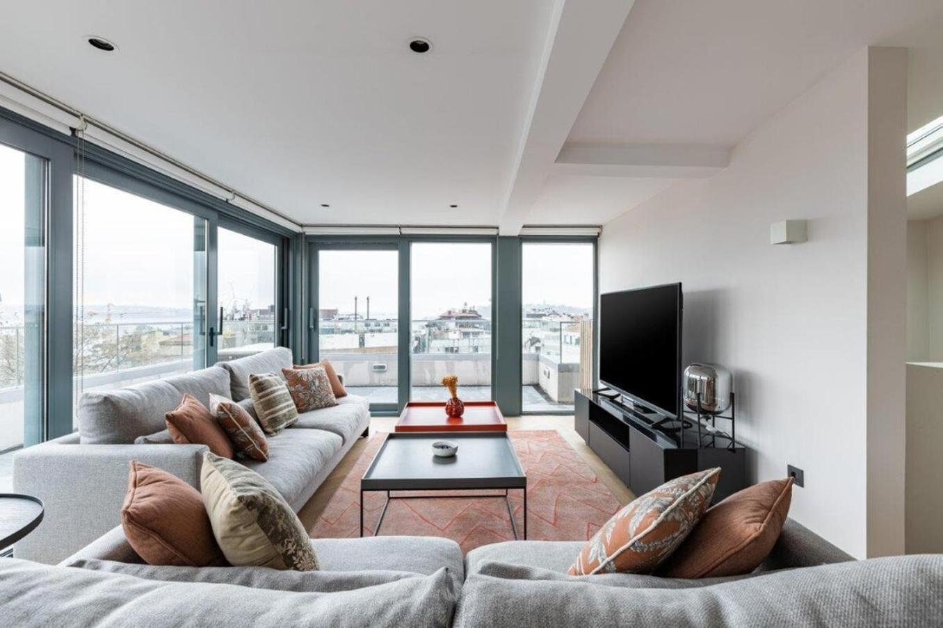 Penthouse Duplex 4br25bath Terrace Views! #258 Apartment *
