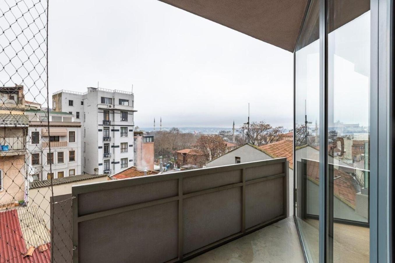Penthouse Duplex 4br25bath Terrace Views! #258 *