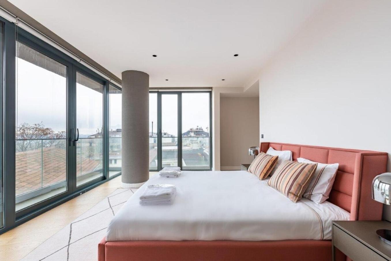 Penthouse Duplex 4br25bath Terrace Views! #258