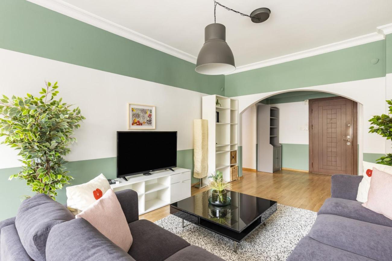 Sleek Flat W Balcony 8 Min To Coast On Bagdat Ave Apartment Istanbul