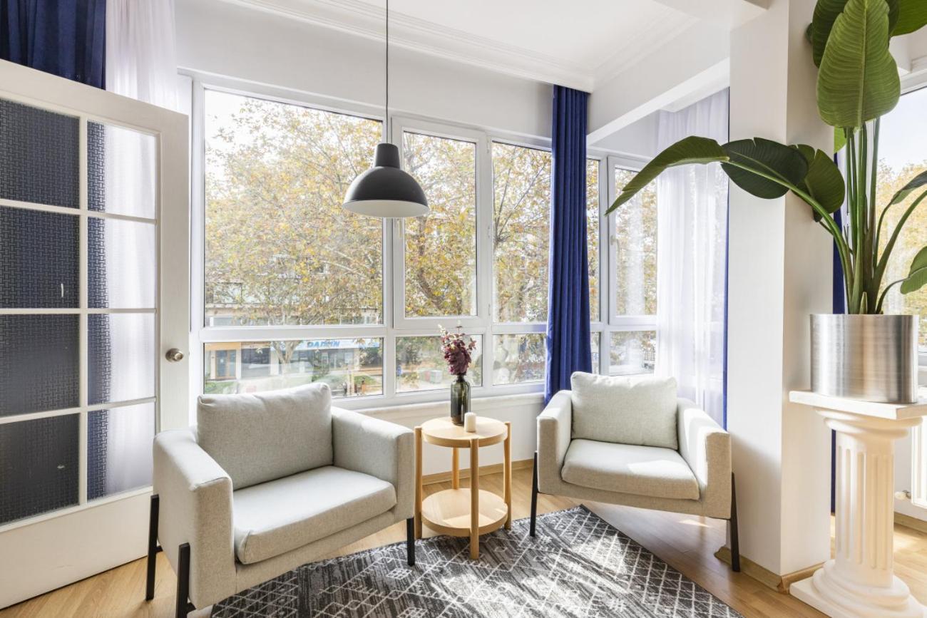 Apartment Sleek Flat W Balcony 8 Min To Coast On Bagdat Ave