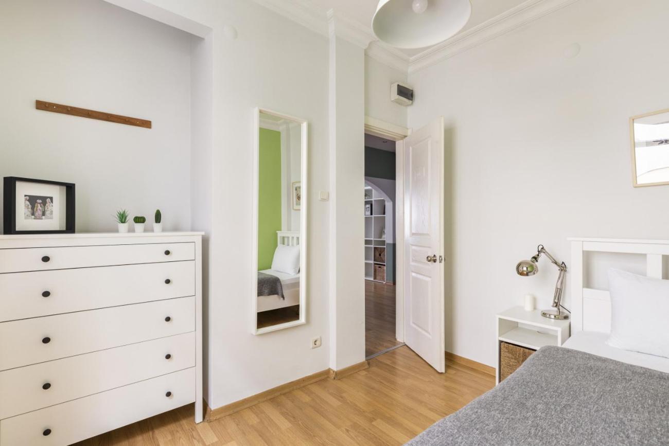 Sleek Flat W Balcony 8 Min To Coast On Bagdat Ave * Istanbul