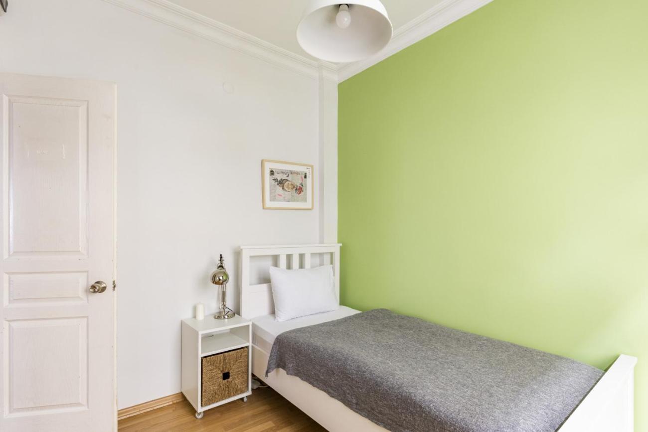 Sleek Flat W Balcony 8 Min To Coast On Bagdat Ave Apartment Istanbul