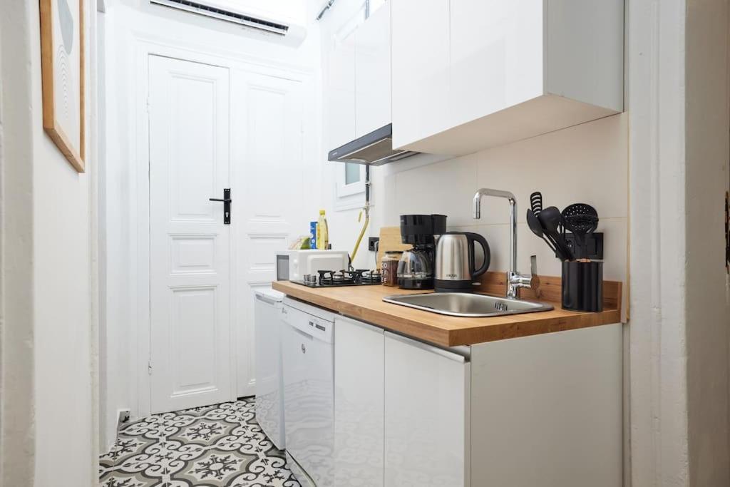 Apartment Charming 2br Ac In Center - Santur D1 *