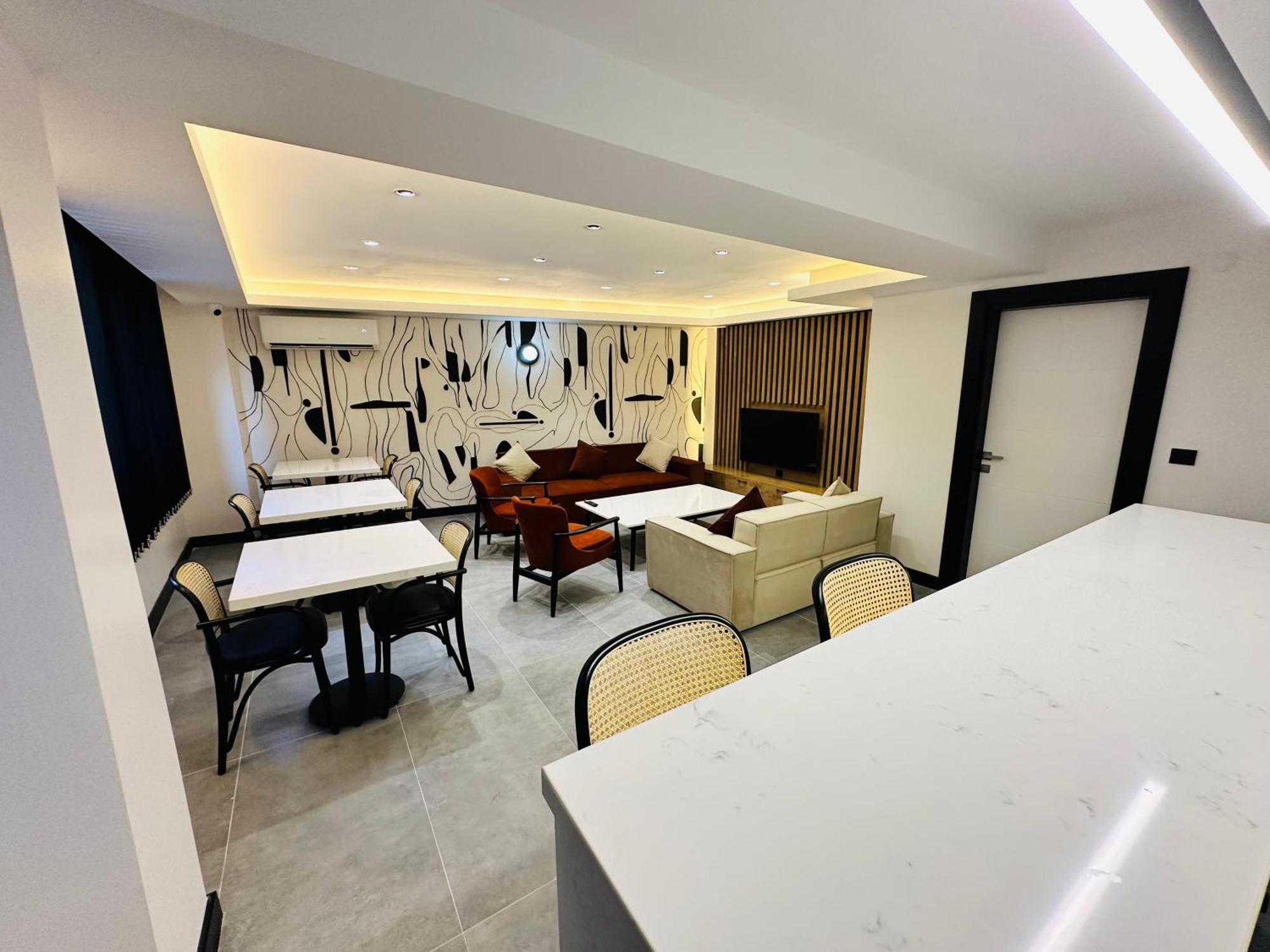 Rose Point Apartment