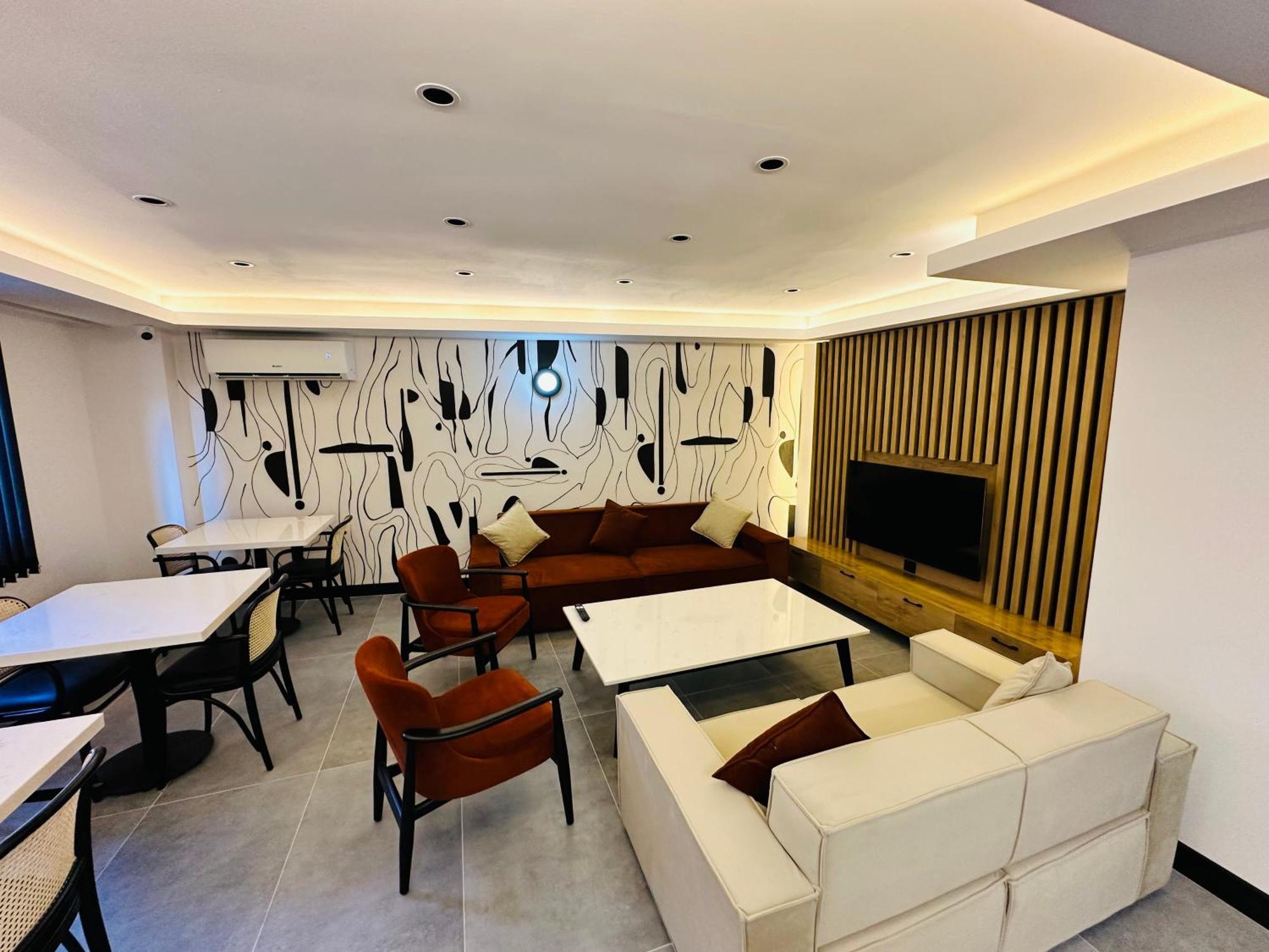 Rose Point Apartment *