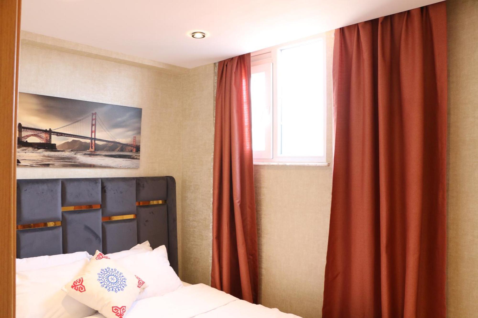 Hotel The *