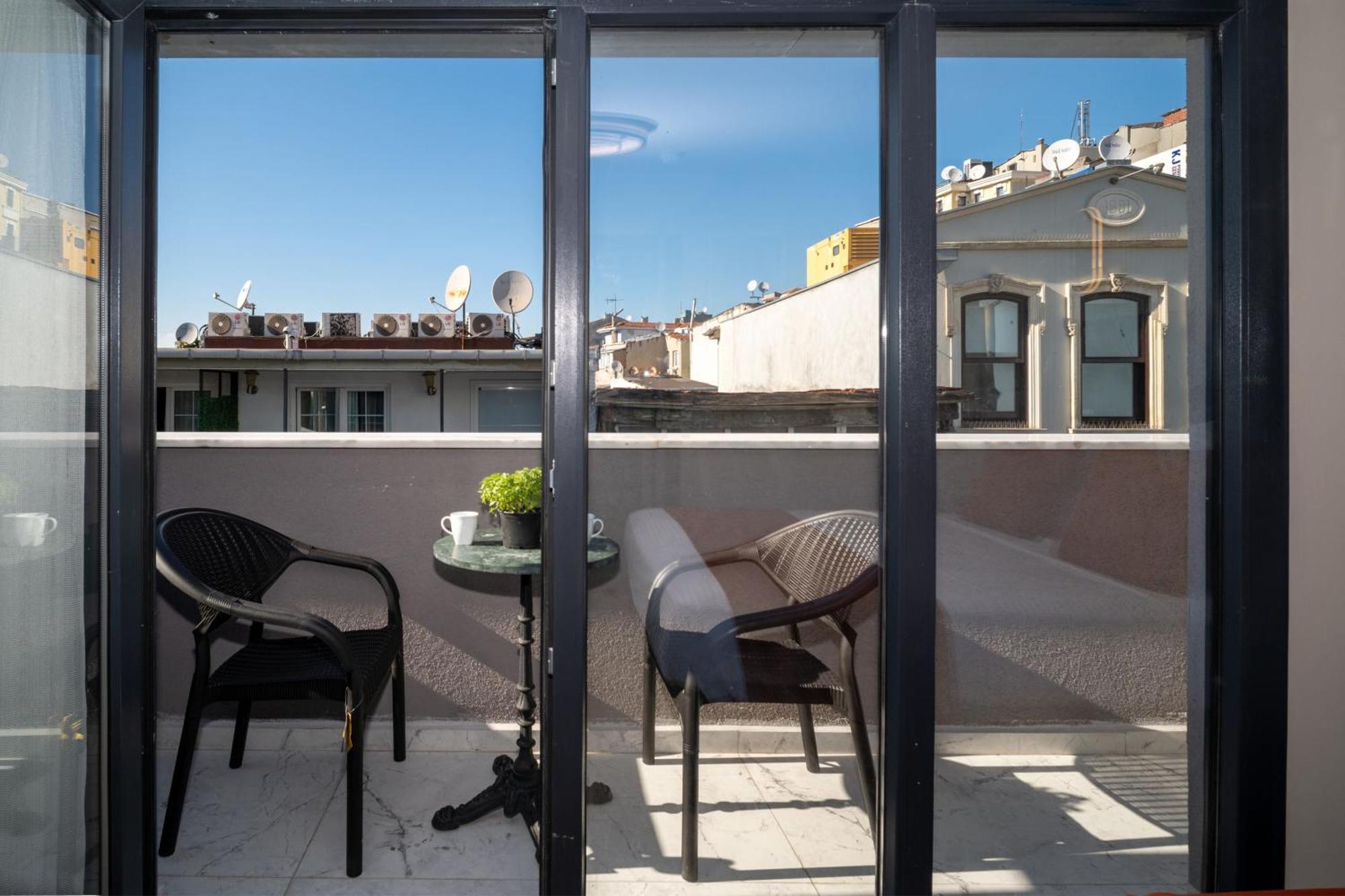 Robin Hotel