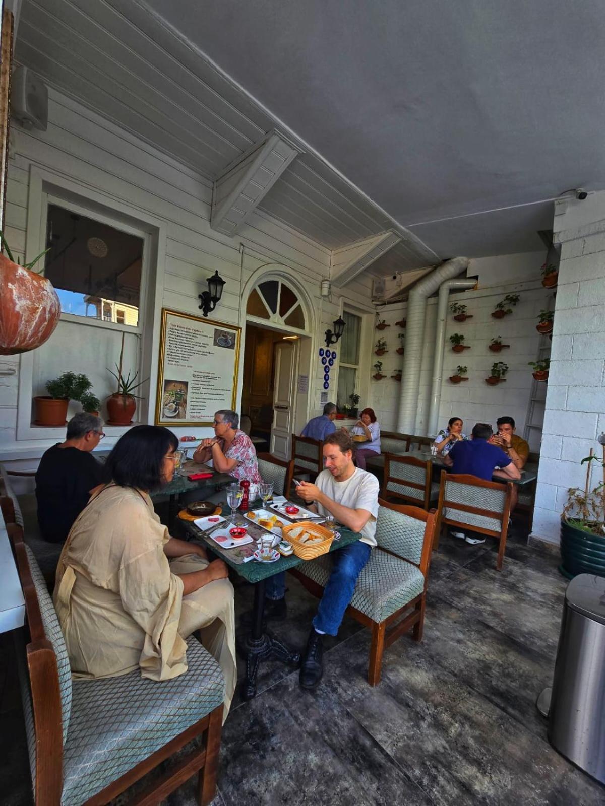 Solomon's Mansion Hotel