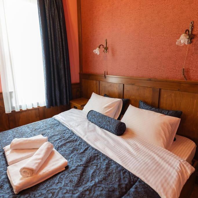 Beyoglu'nun Kalbinde Yueksek Tavanli Apartment