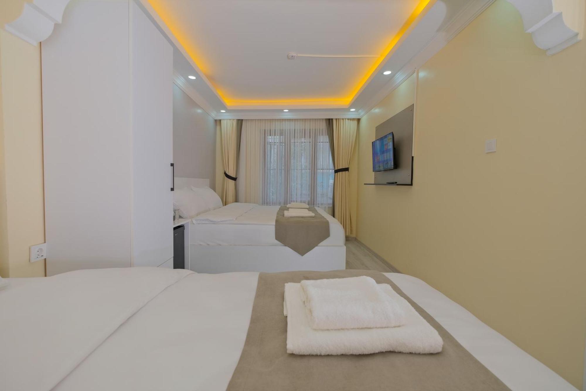 Lucky Hotel *