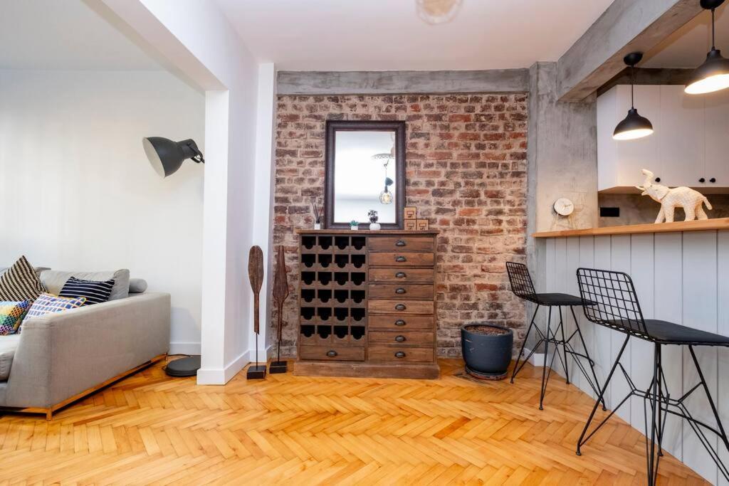 Cosy With Garden Balcony *