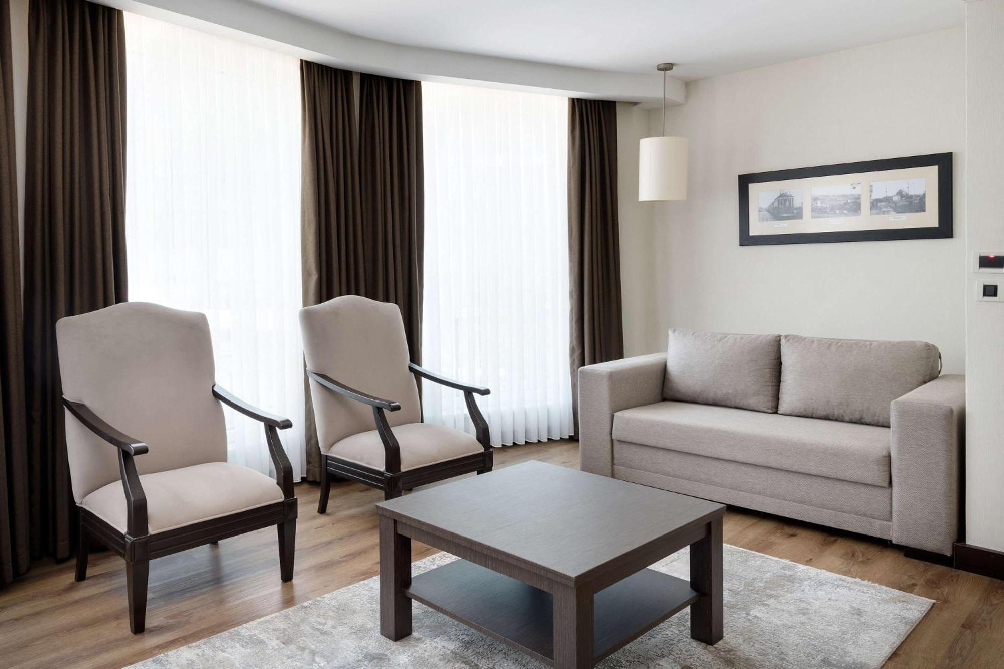 Ramada Plaza By Wyndham Center (adults Only)