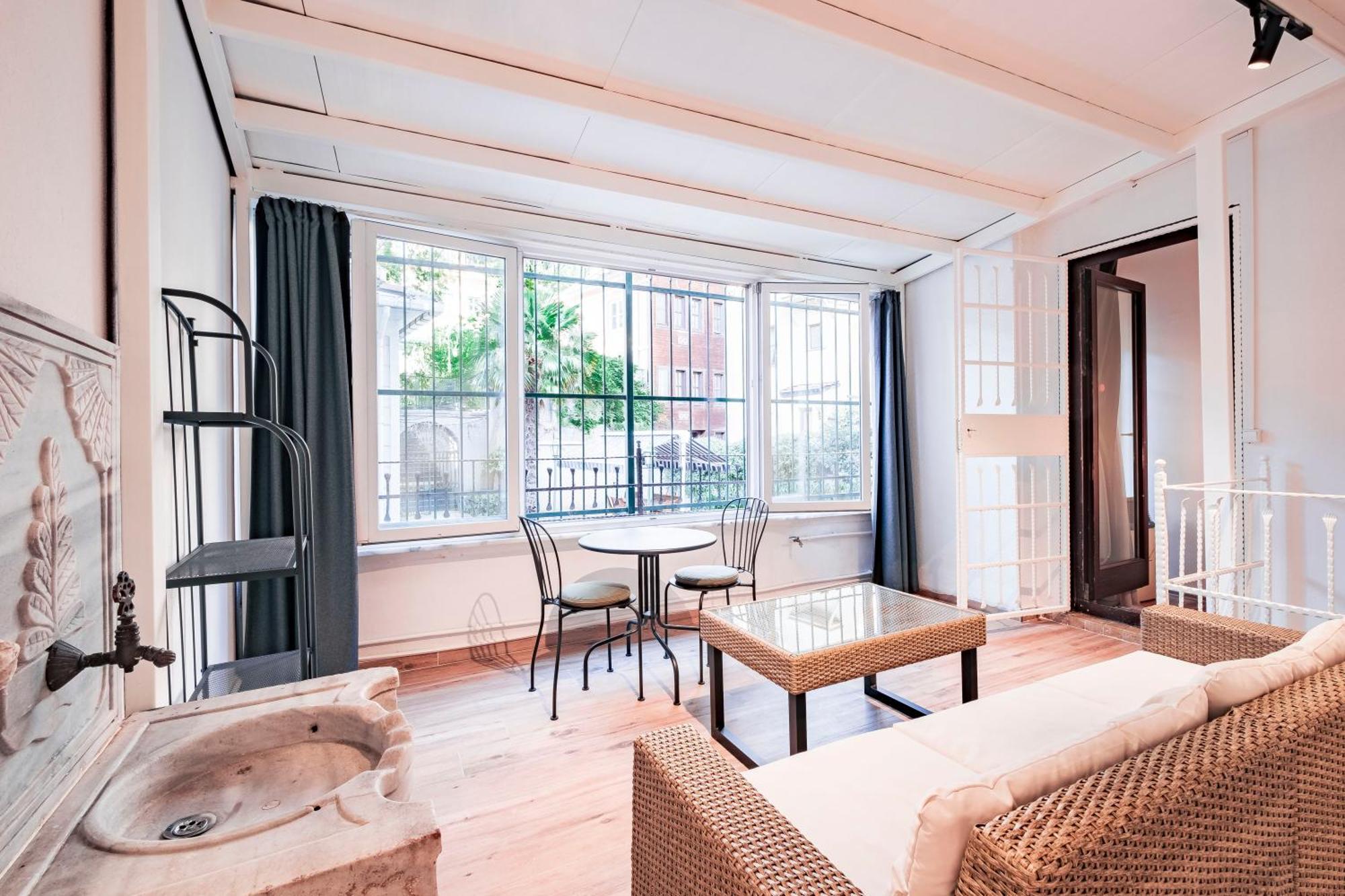 Homie - Modern Nearby Istiklal Street & Galata Tower Apartment