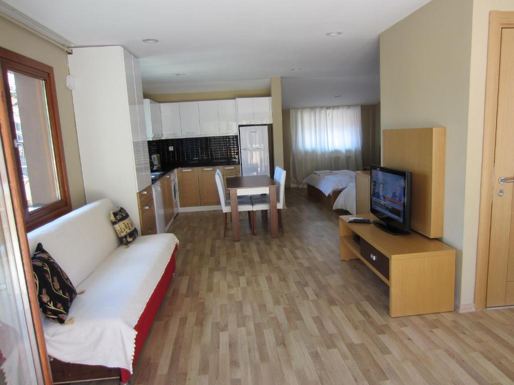 Flamingo Apart 3*