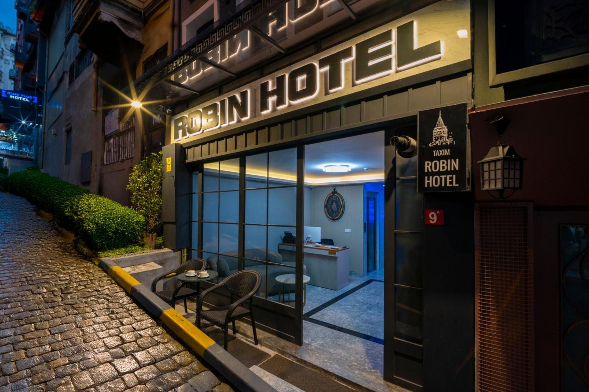 Robin Hotel *