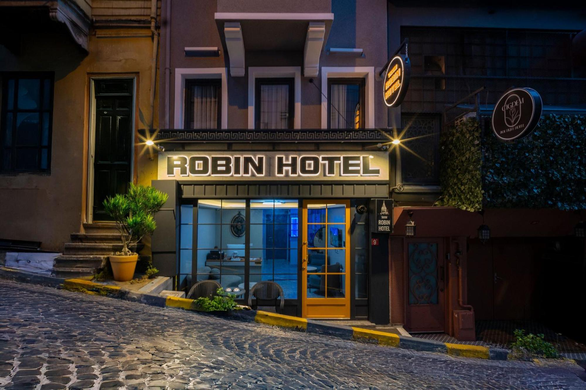 Robin Hotel *