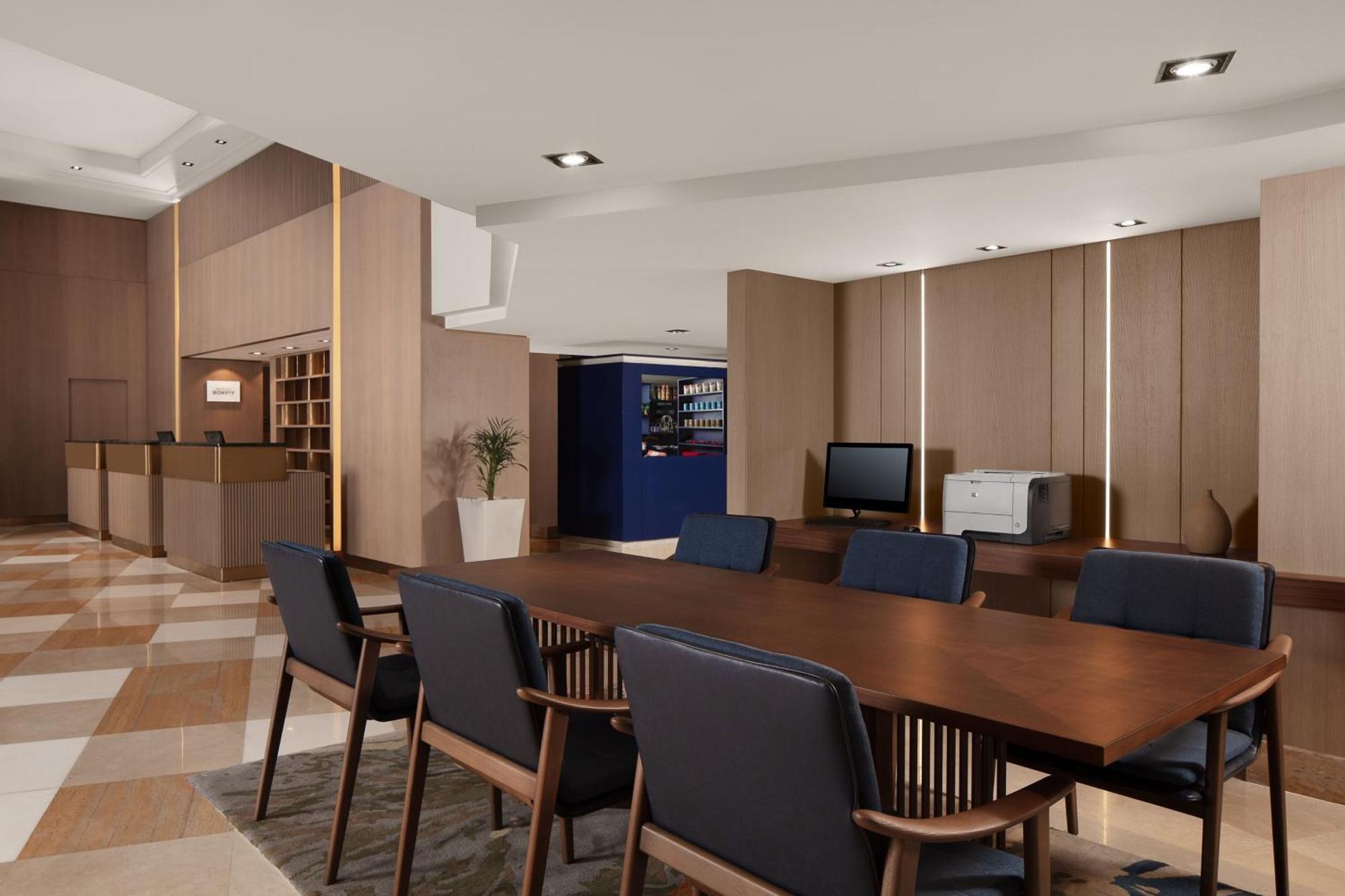 Delta By Marriott West Otel