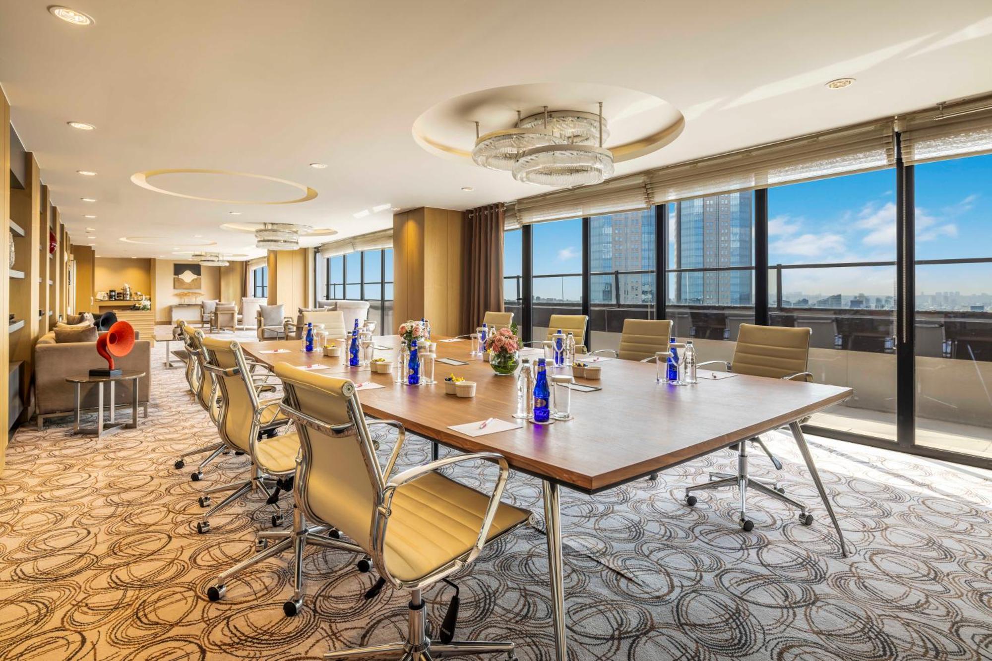 Ramada Plaza By Wyndham Tekstilkent Hotel 5*