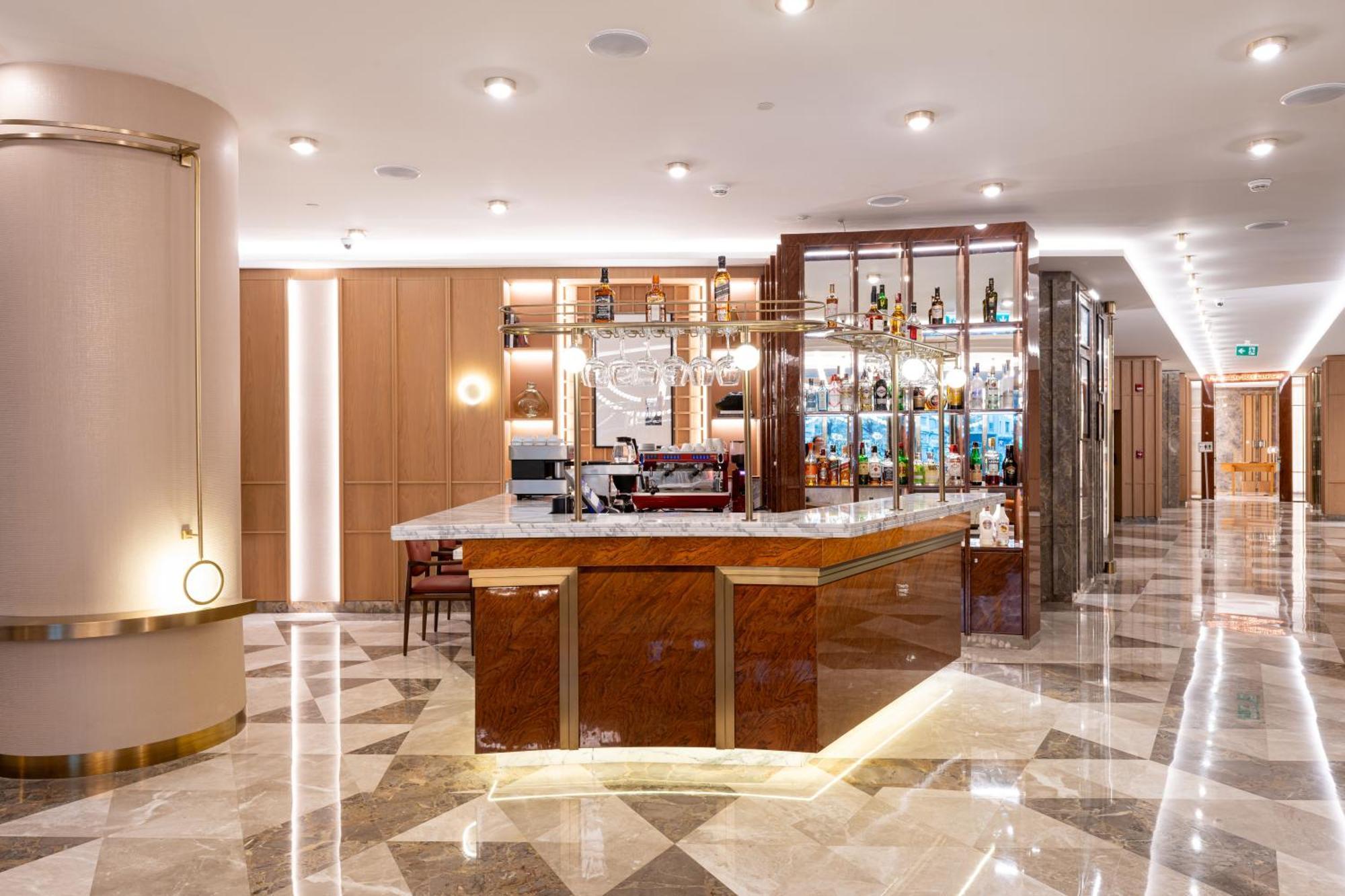 Ramada Plaza By Wyndham Center (adults Only) Hotel