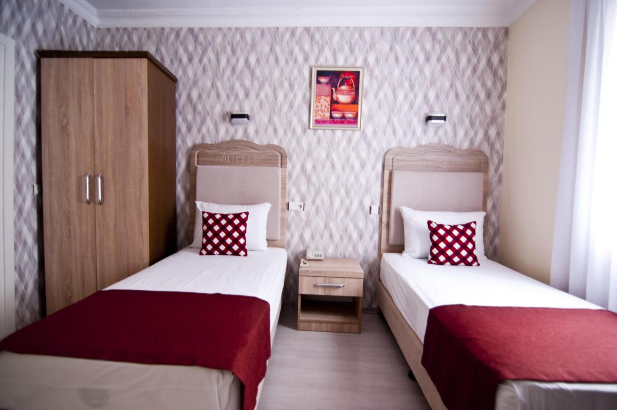Otel Artefes Old