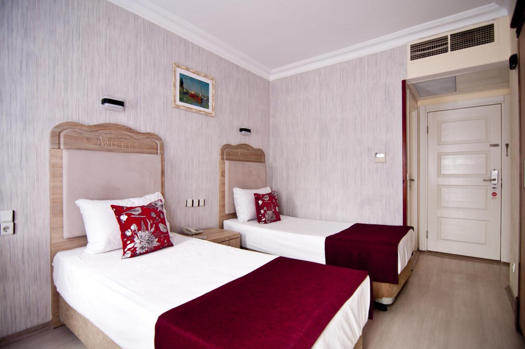 Otel Artefes Old