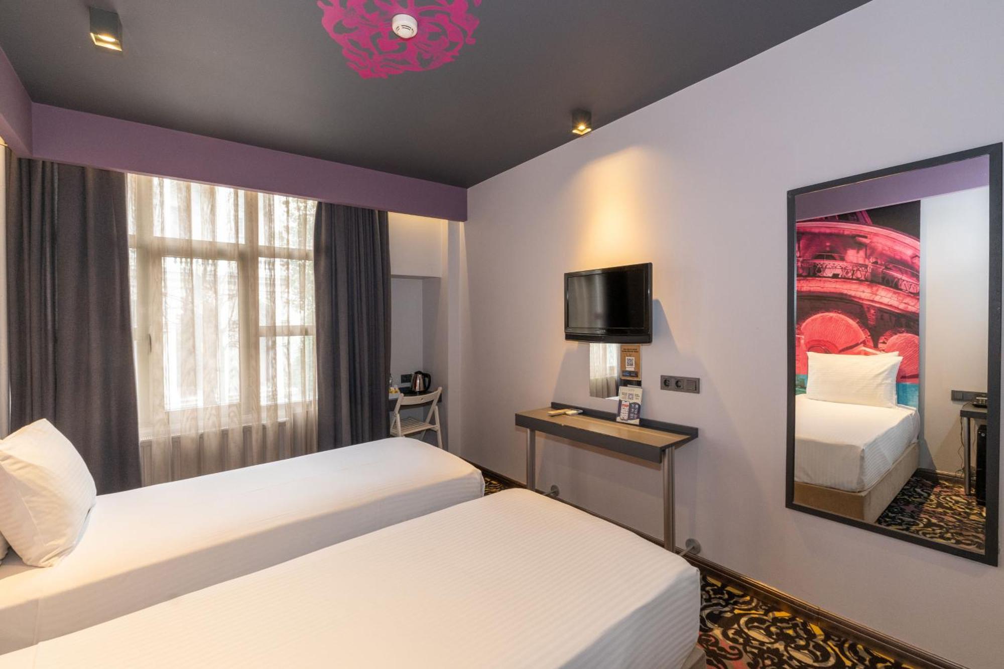 Otel Tulip & 4*