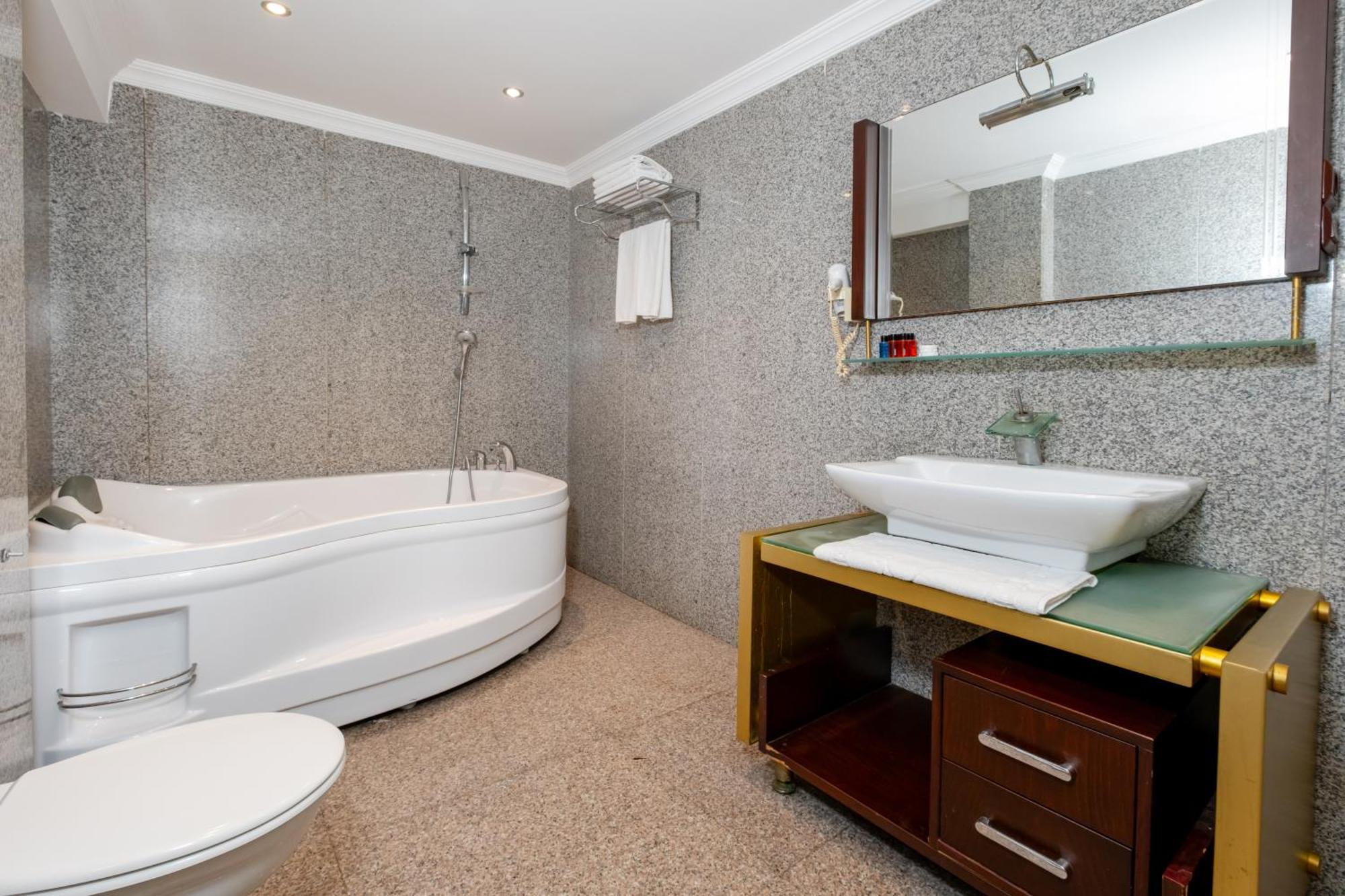 Peak Star Hotel 3*