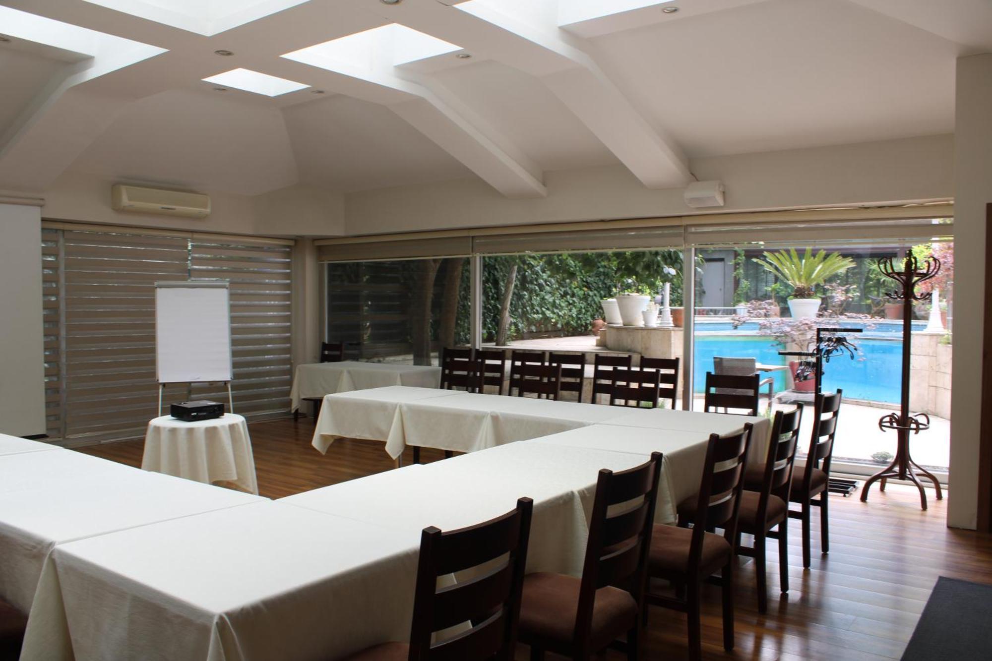 Blanche & Garden Pool 3* Istanbul
