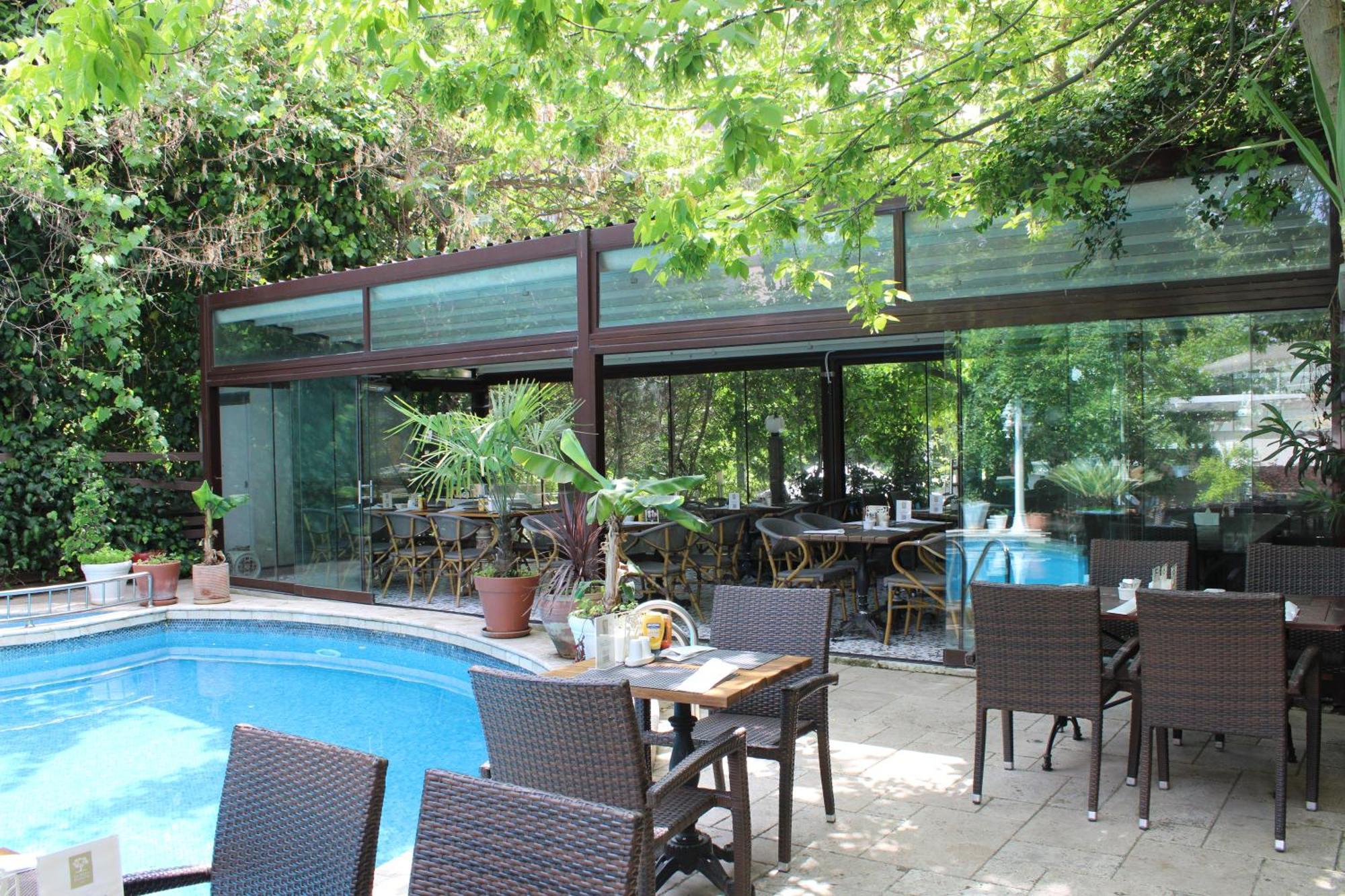 Hotel Blanche & Garden Pool