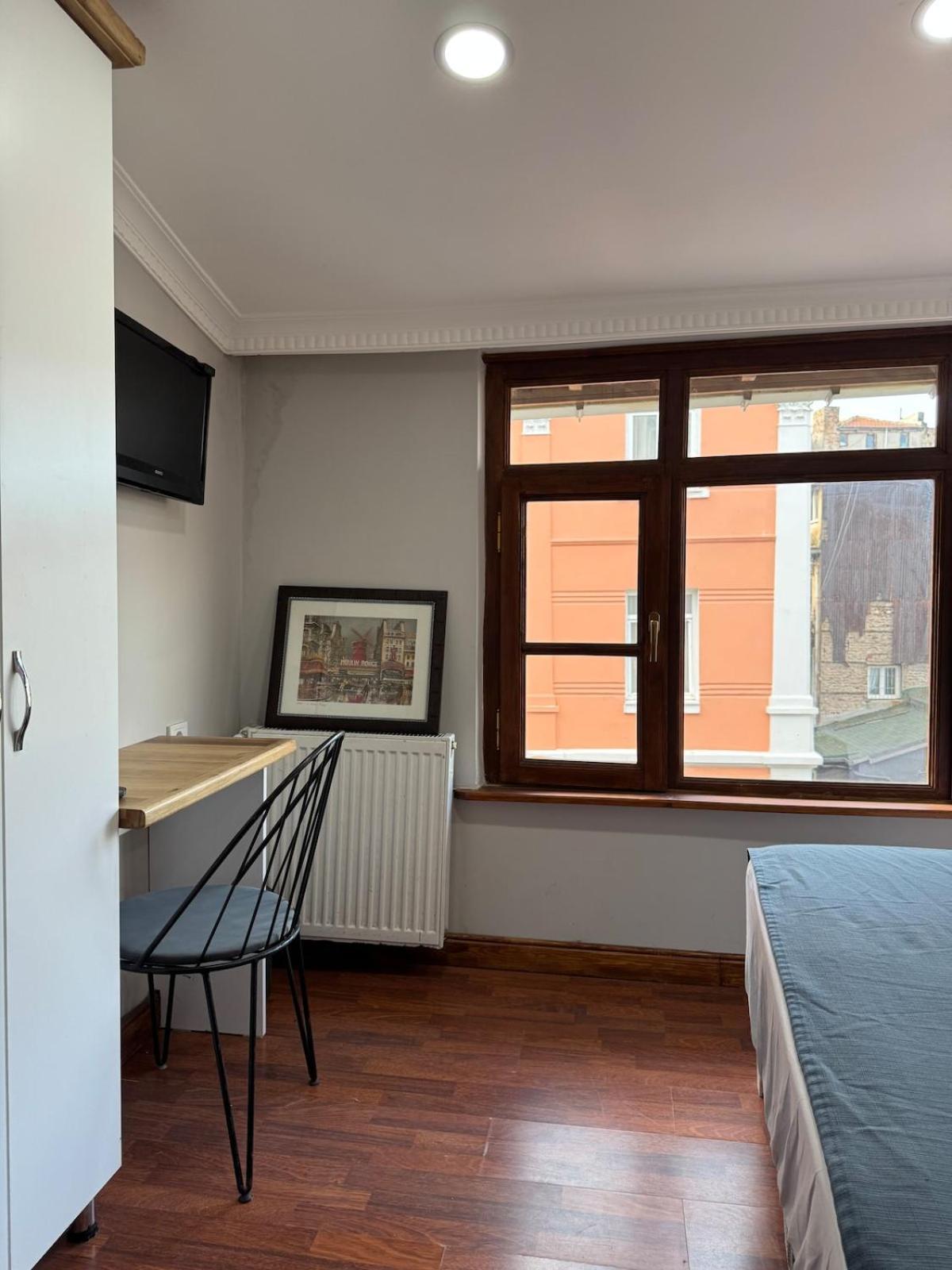 Perahomes View Wooden Flat