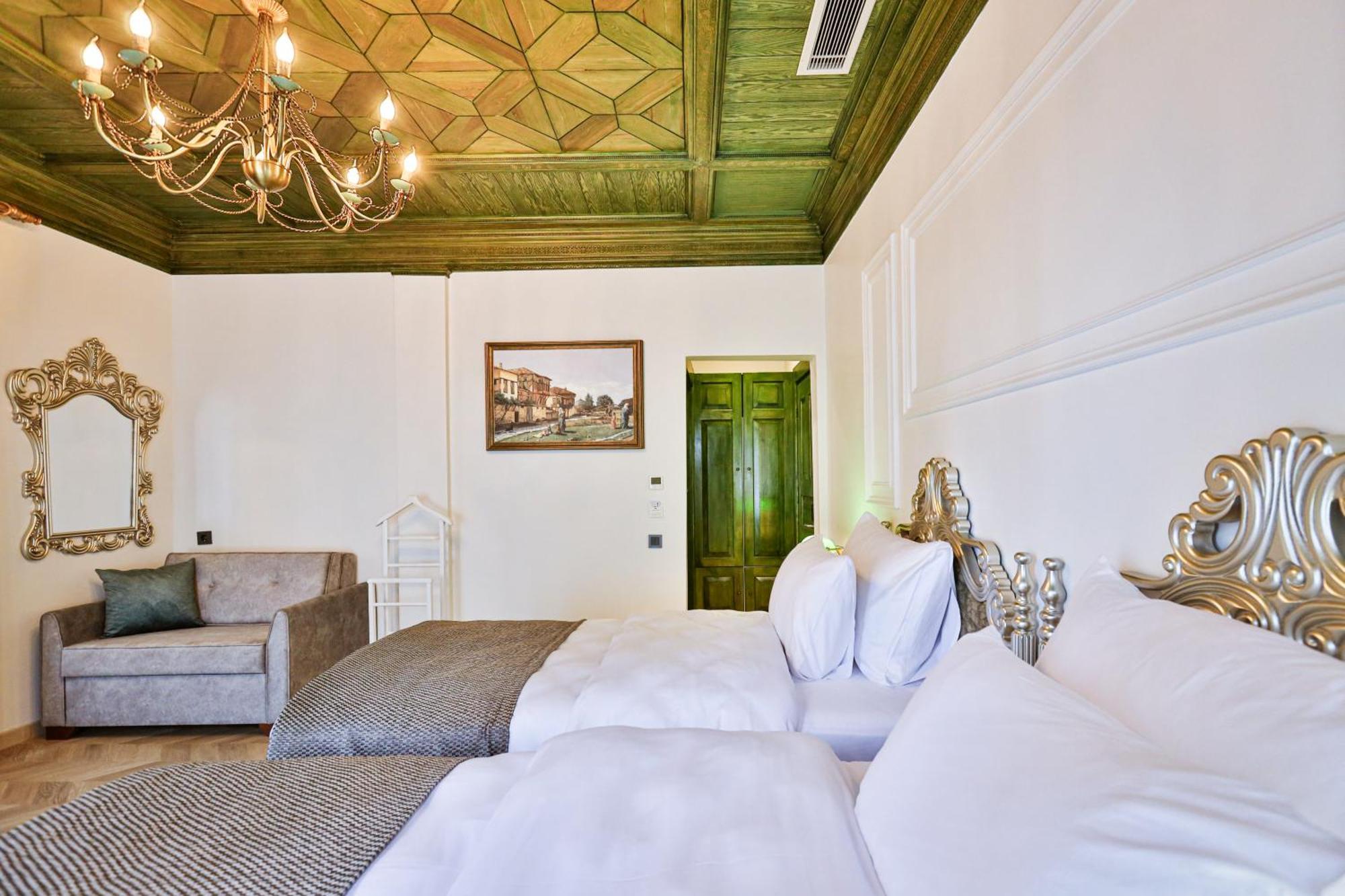 Emerald Mansion Hotel *