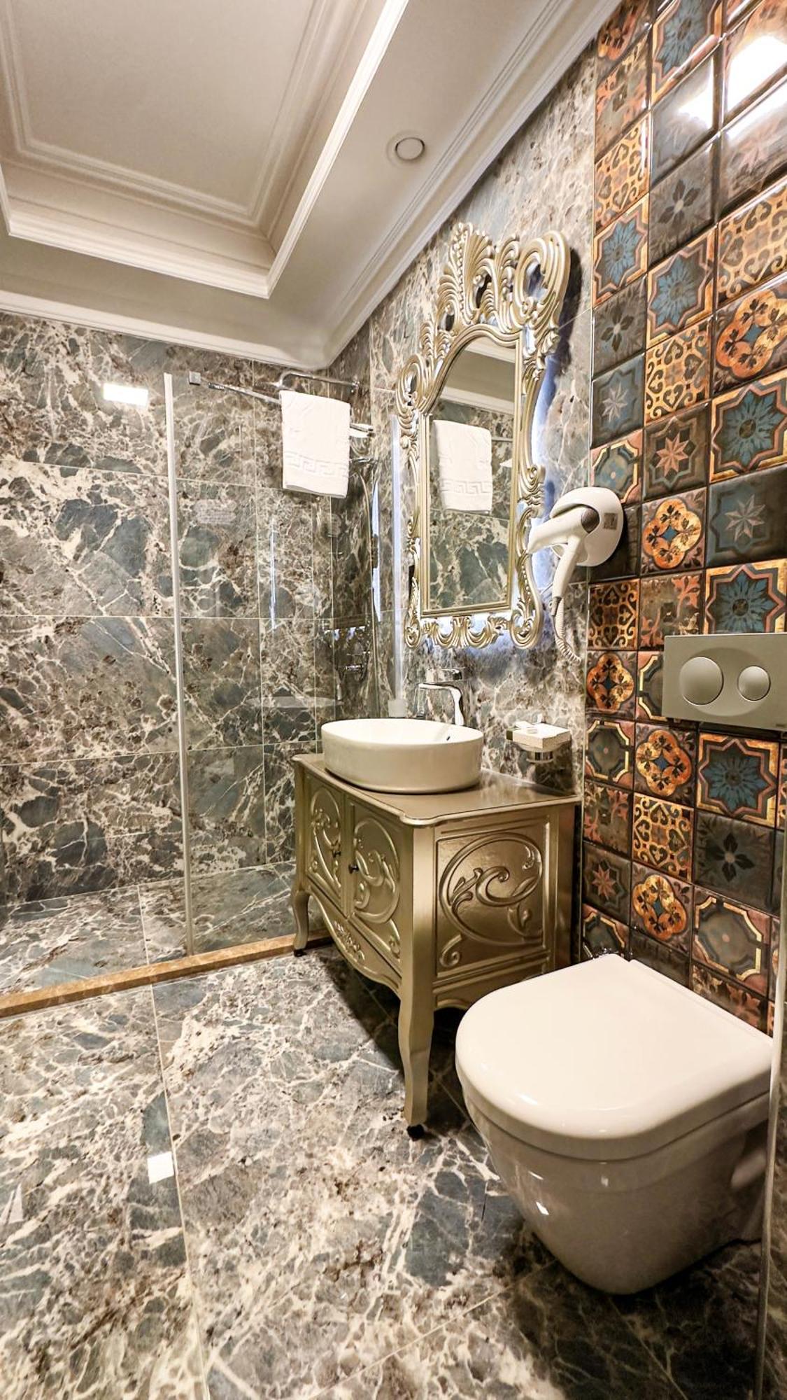Emerald Mansion Hotel