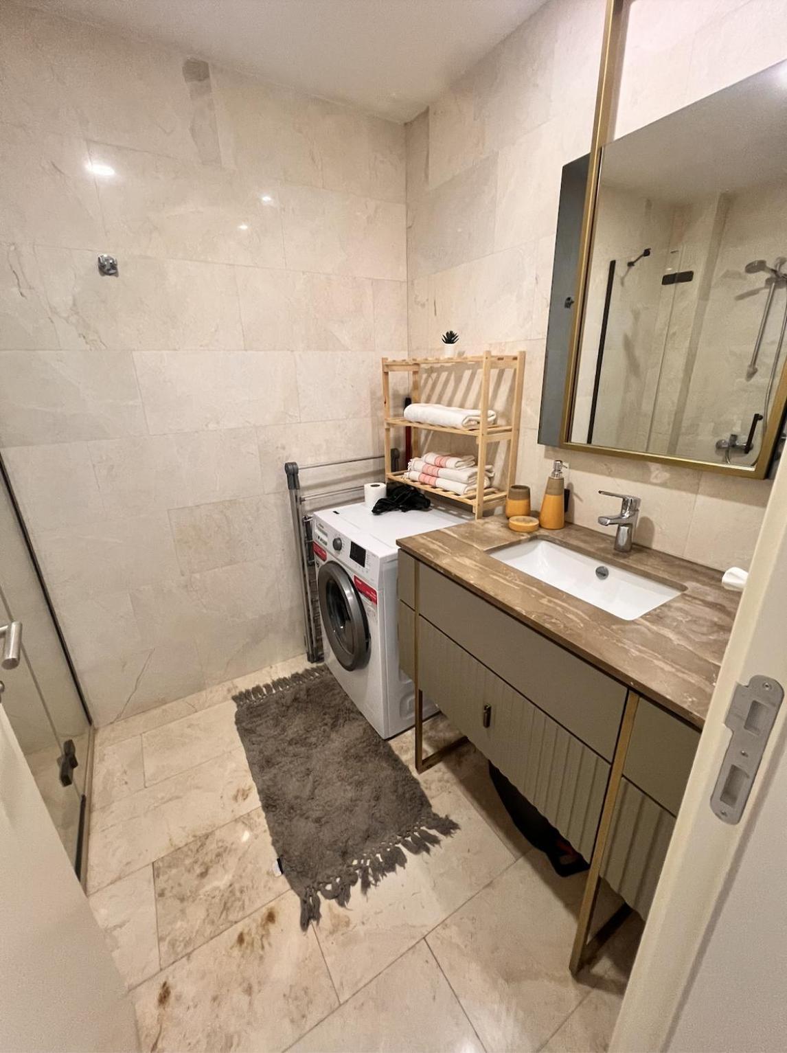 Apartment G Tower At Divan Near To Mimar Sinan Metro Station