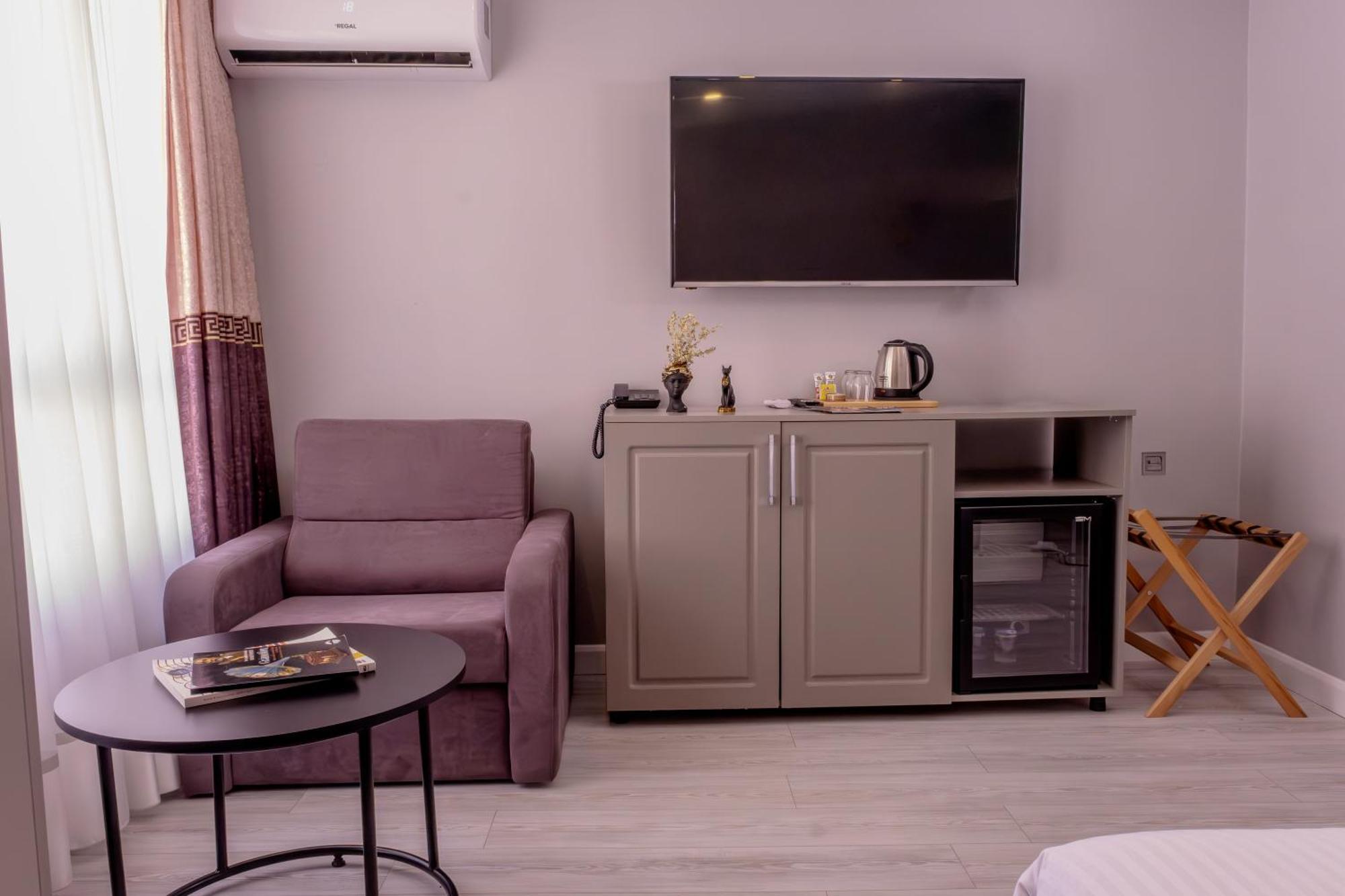 Rubby Kadikoey Hotel *