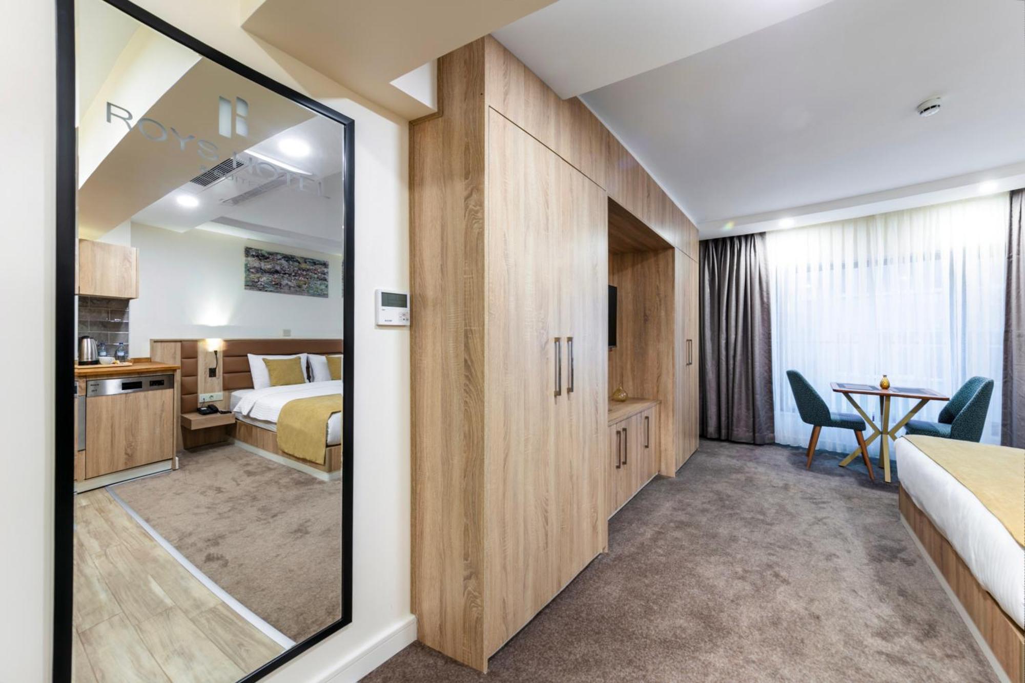 Hotel Roys & 4*