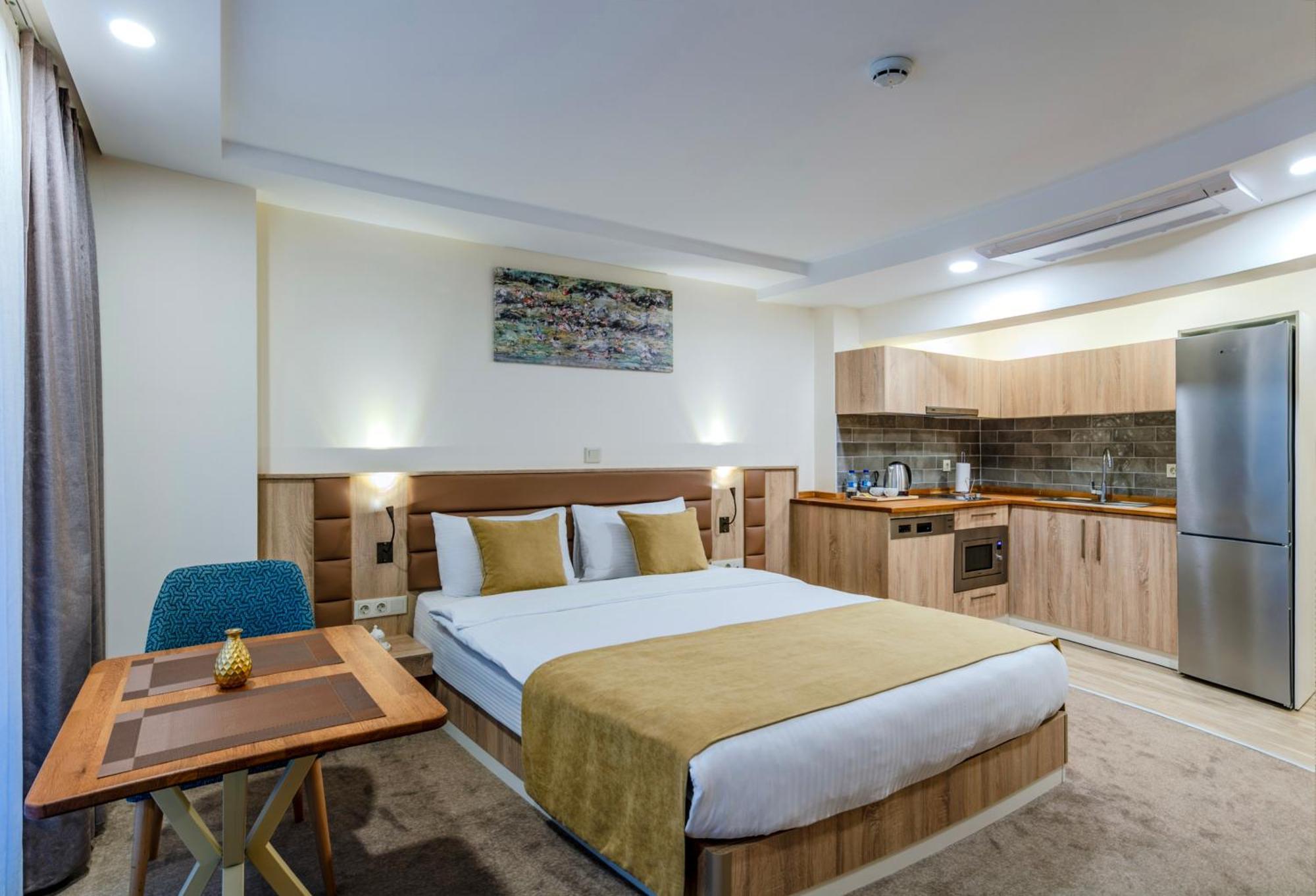Roys & Hotel 4*
