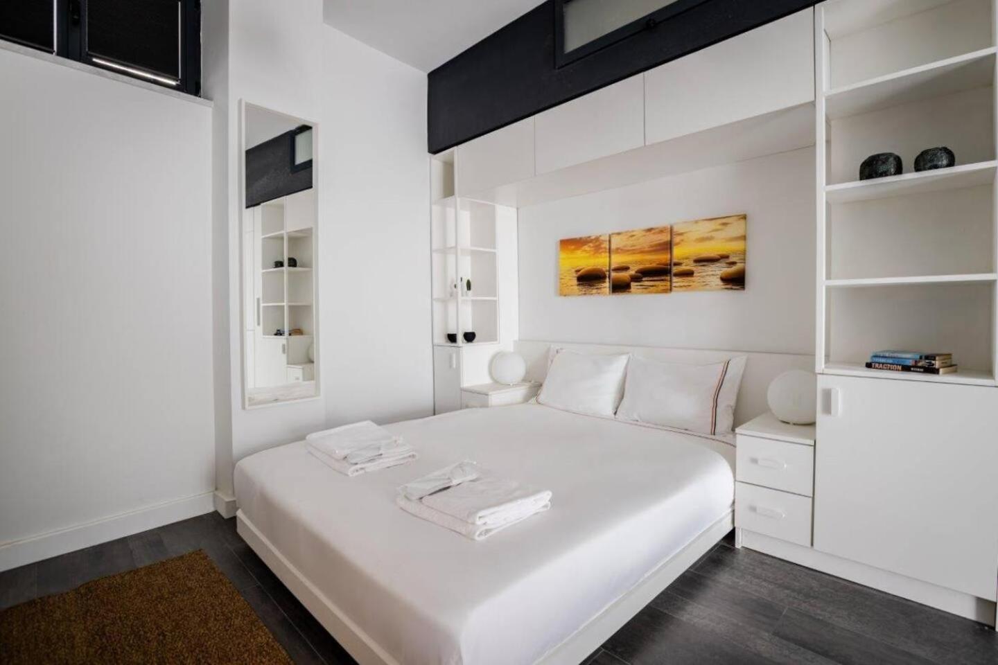 Apartment Cute Cozy Modern W Views Balcony! #377 *