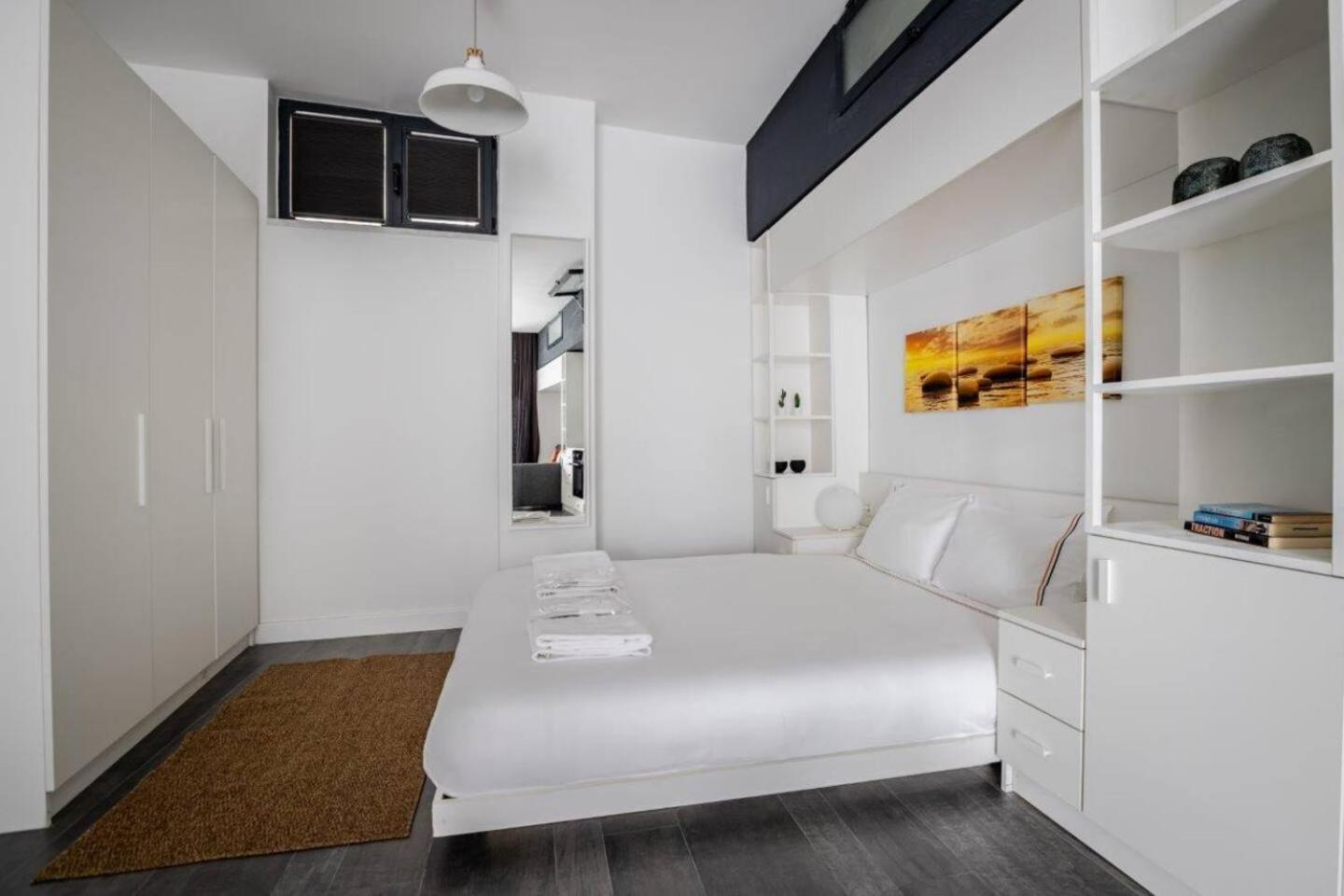 Apartment Cute Cozy Modern W Views Balcony! #377 *