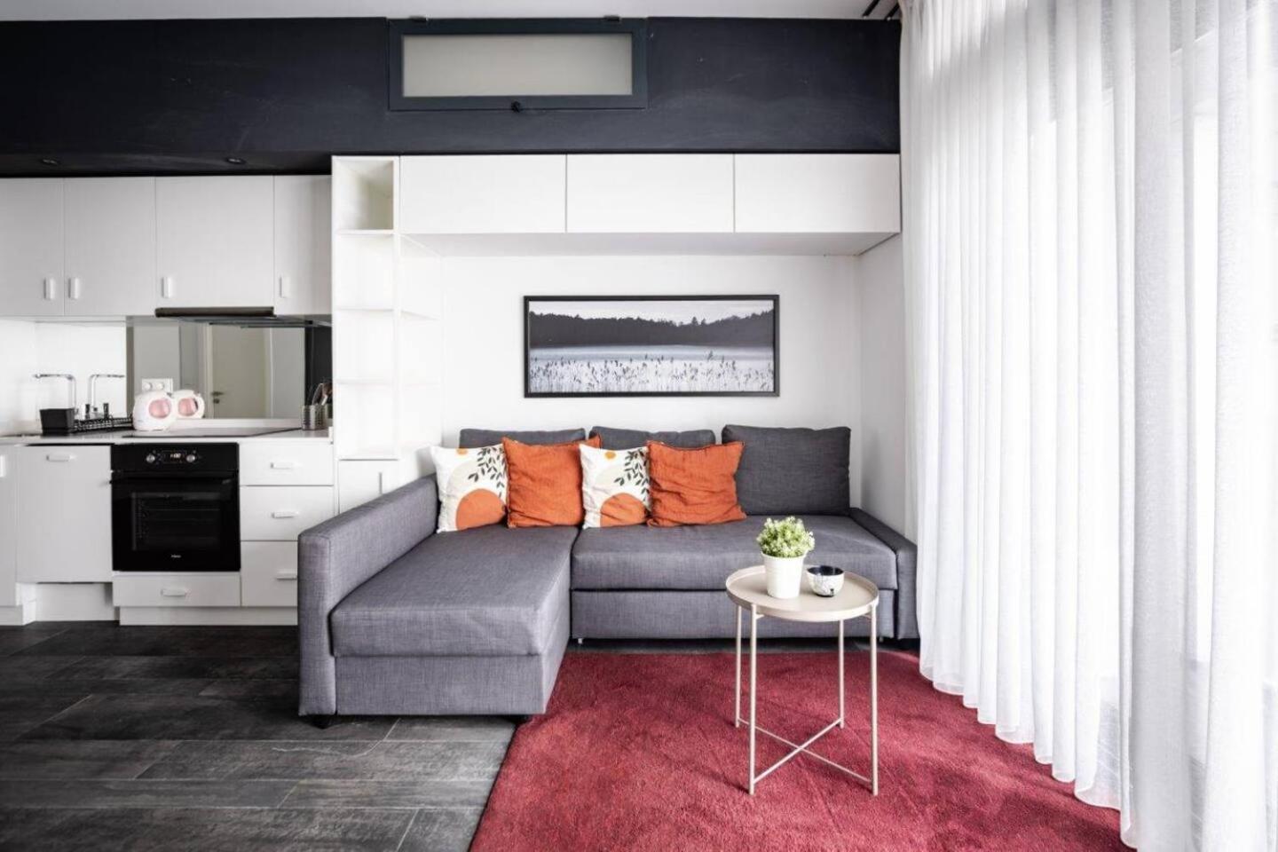Cute Cozy Modern W Views Balcony! #377 *