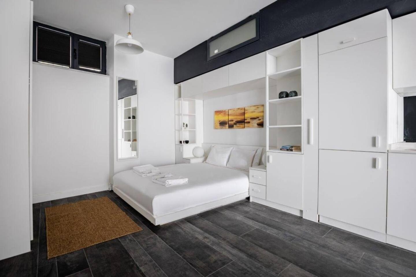 Cute Cozy Modern W Views Balcony! #377