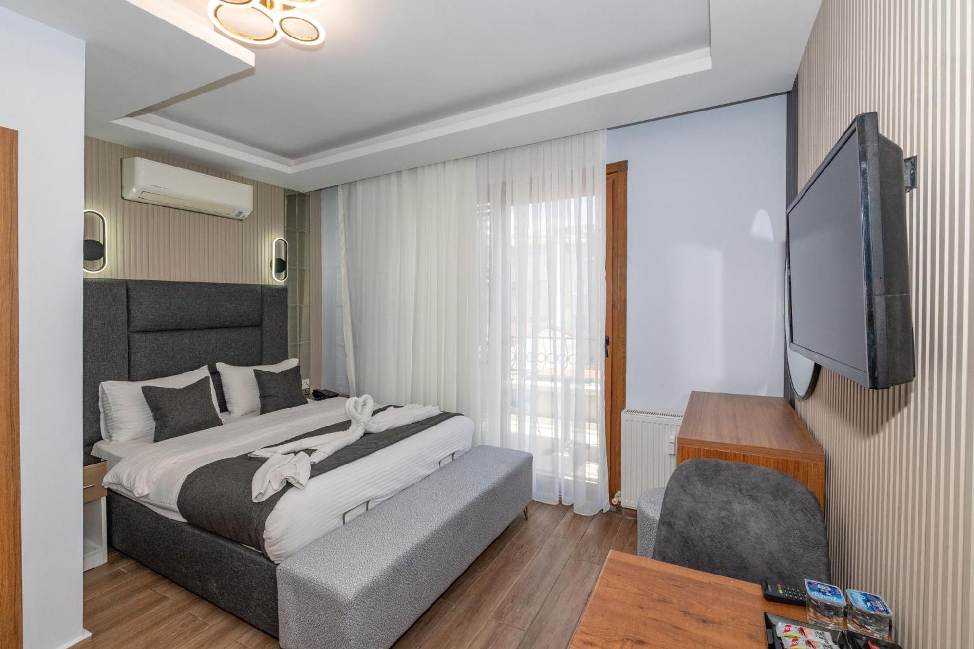 T-square Hotel