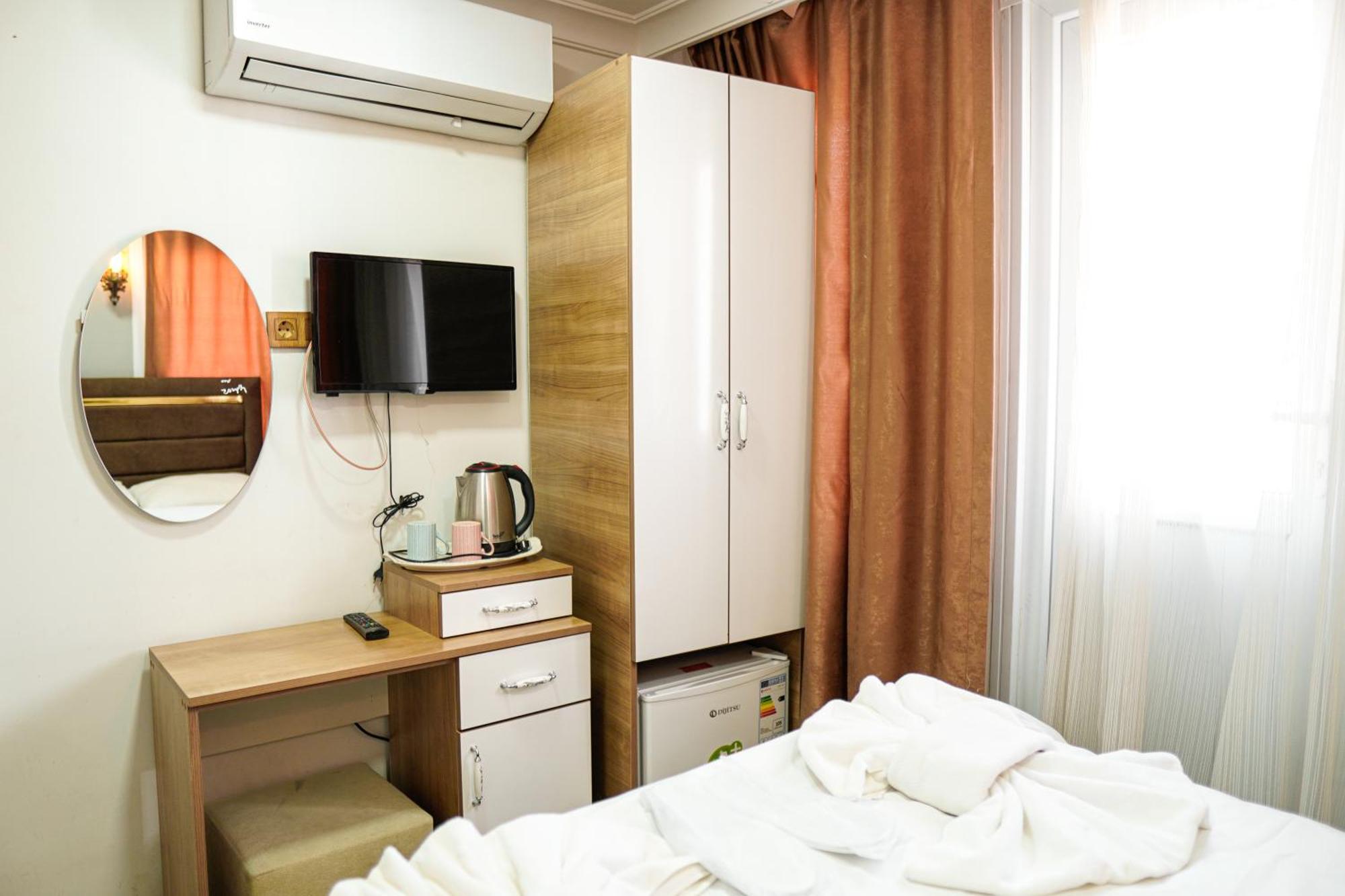 Laos Otel *