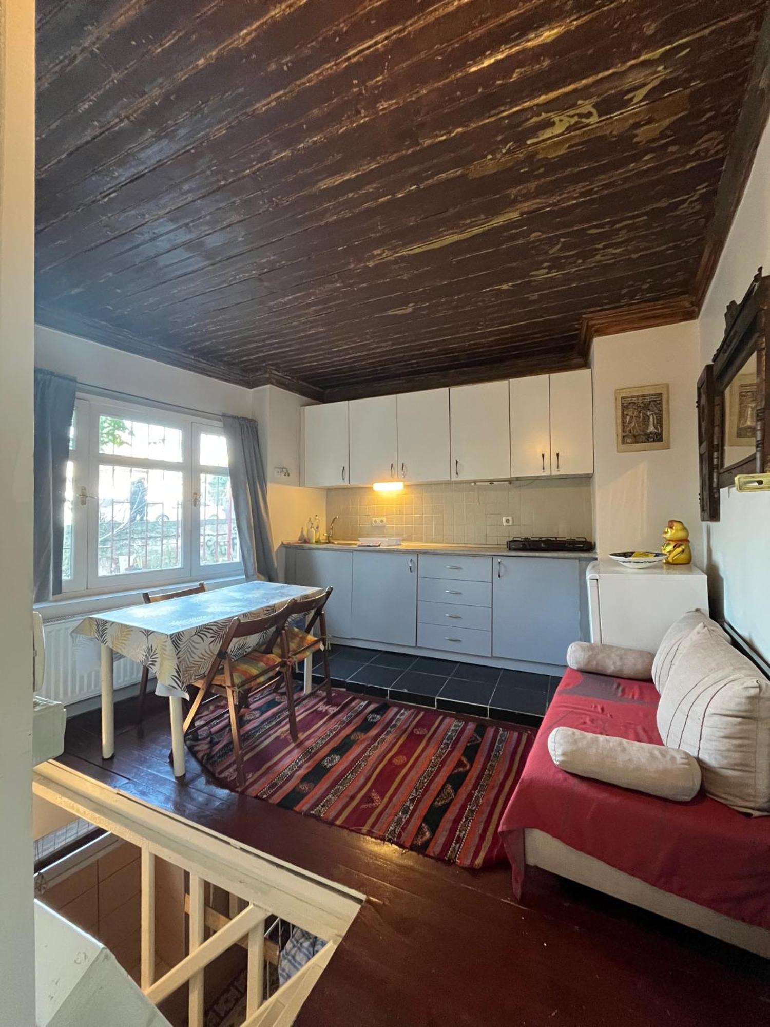 Roza's Apartment